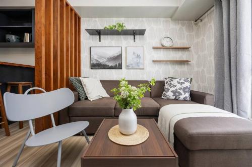 Furnished 1-Bedroom in Avida Towers Riala, Cebu IT Park with Fast WiFi, Netflix, Pool and More