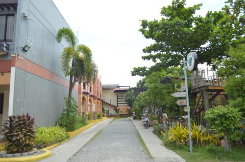 Manora Apartments & Guest House