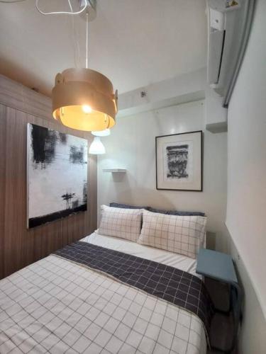 Modern Rustic 1-Bed Condo in MoA Complex