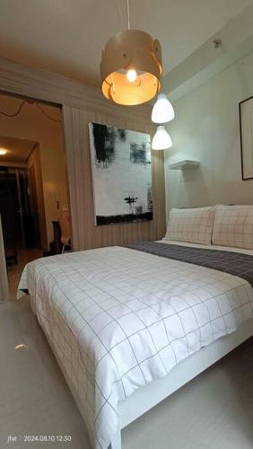 Modern Rustic 1-Bed Condo in MoA Complex