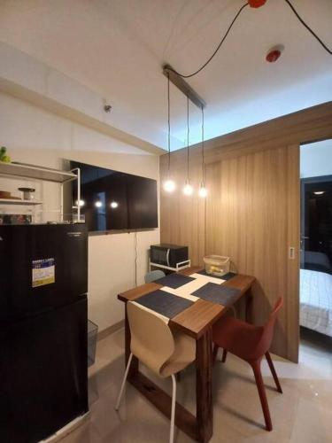 Modern Rustic 1-Bed Condo in MoA Complex
