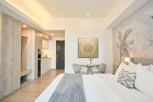 BGC Suite with Golf Course View