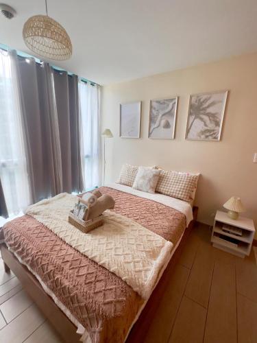 Cozy 1BR Condo with Uptown Mall View - BGC Zen Suite