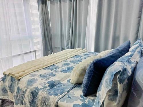 Modern Chic 2BR with Panoramic Golf View in BGC