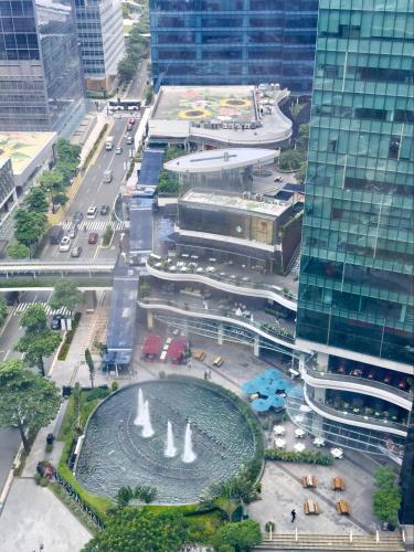 Cozy 1BR Condo with Uptown Mall View - BGC Zen Suite