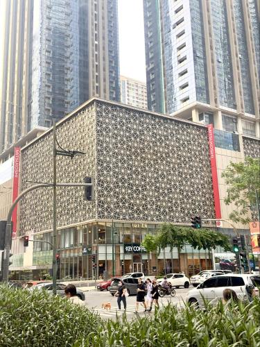 Cozy 1BR Condo with Uptown Mall View - BGC Zen Suite