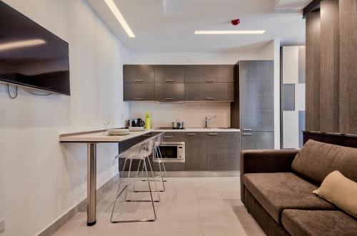 Jules Suites