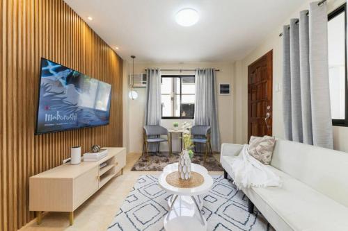 Furnished 3BR Townhouse Near Cebu IT Park with Parking, Fast WiFi, Netflix and More