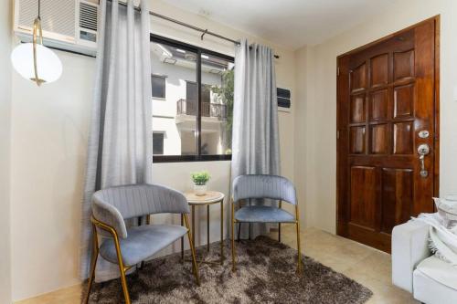 Furnished 3BR Townhouse Near Cebu IT Park with Parking, Fast WiFi, Netflix and More