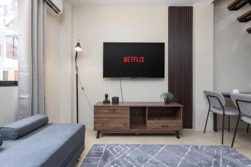 Whole 3BR Furnished Townhouse Near Cebu IT Park with Parking, Fast WiFi, Netflix and More