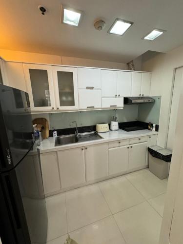 Minimalist Luxury Spacious 1 Bedroom in Burgos Circle