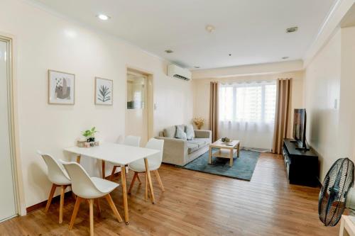 Spacious 2BR at SoMa BGC Near SM Aura and Bonifacio High Street