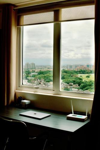 Spacious 2BR at SoMa BGC Near SM Aura and Bonifacio High Street