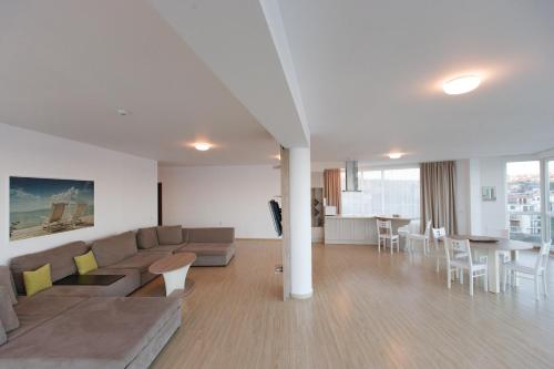 Silver Beach Apart Complex