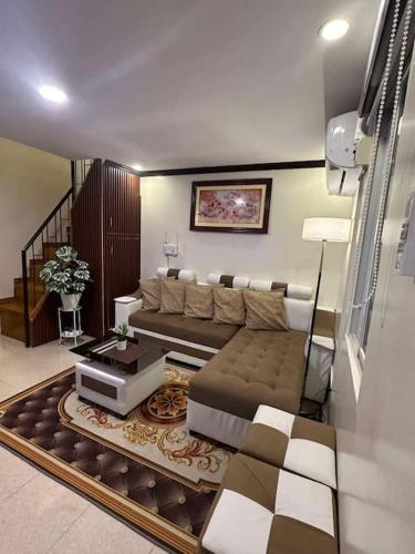 Sunny Villa