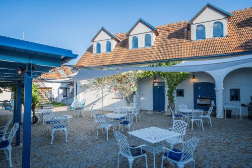 Naturální vinařství Tomáš Křížek, Penzion Dvorek