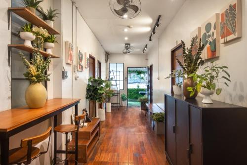 Homey and Cozey Poblacion Makati S10