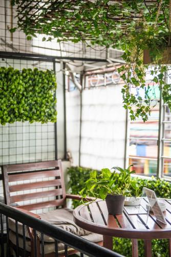 Homey and Cozey Poblacion Makati S11