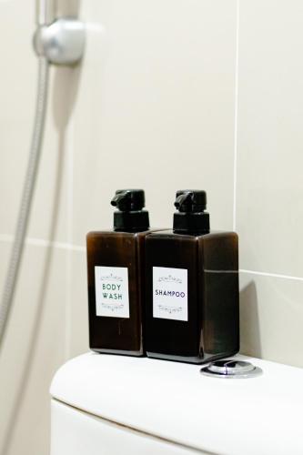 Cubao Manhattan Heights Residential Condo TB30N - High Floor Studio with Balcony City View, Pool, Netflix, 5-Min Walk to the Araneta Coliseum Gateway Mall SM - Staycations by SMS