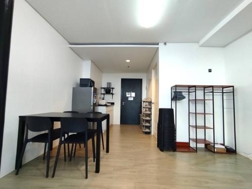 1708 Pool Gym Wi-Fi with Netflix Near Ayala and IT Park