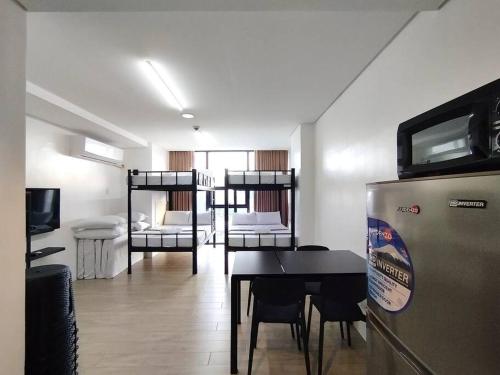 1708 Pool Gym Wi-Fi with Netflix Near Ayala and IT Park