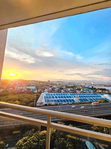 Cozy Suites Azure by B