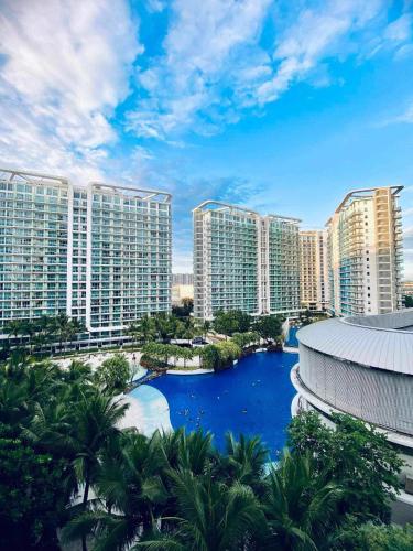 Cozy Suites Azure by B