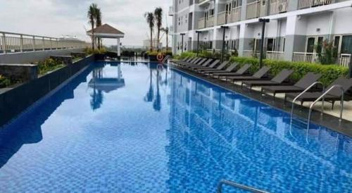 Free Wi-Fi Luxurious Haven by the Bay - 2BR Near MOA PICC CCP