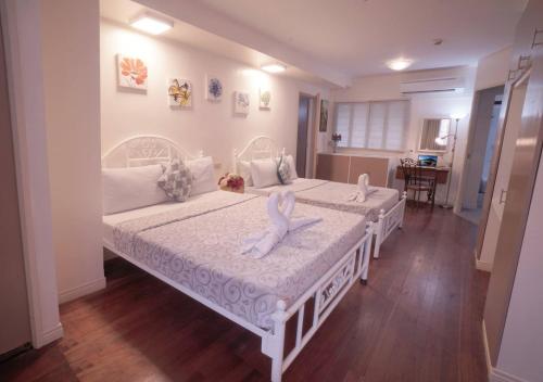 1775 Adriatico Suites