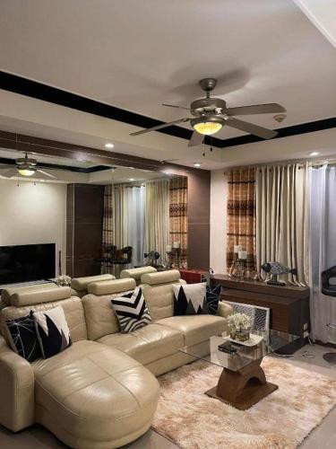 Elegant 2BR, 2 BA Suite Beside Eastwood Mall