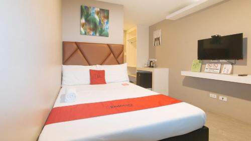 RedDoorz Plus Seventy Five Inn Near Manila Airport