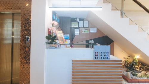 RedDoorz Plus Seventy Five Inn Near Manila Airport