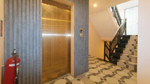 RedDoorz Plus Seventy Five Inn Near Manila Airport