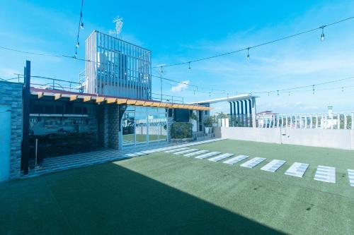 RedDoorz Plus Seventy Five Inn Near Manila Airport