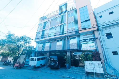 RedDoorz Plus Seventy Five Inn Near Manila Airport