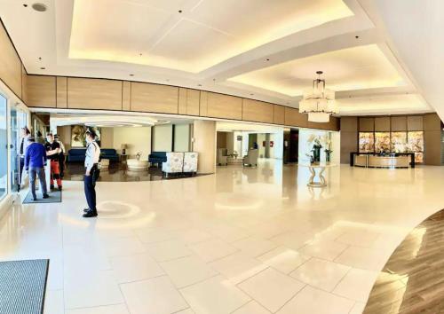 Near MOA Manila Bay Airport via NAIAX Balcony-Pool OR City View Netflix WiFi SHELL Residences