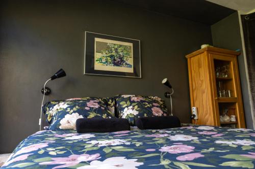 Bed And Breakfast 28