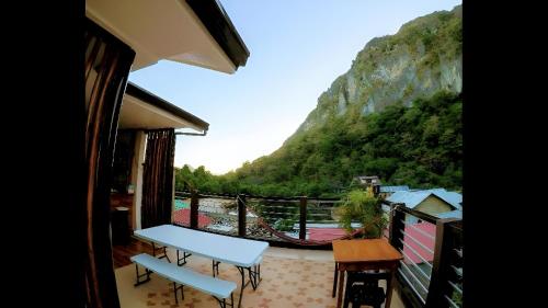 Lolo Bob's Bed And Breakfast