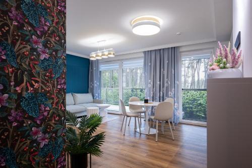 Sosnowy "3" ,Baseny Tropikalne, Ładowarka do elektryków, Faktura, Parking