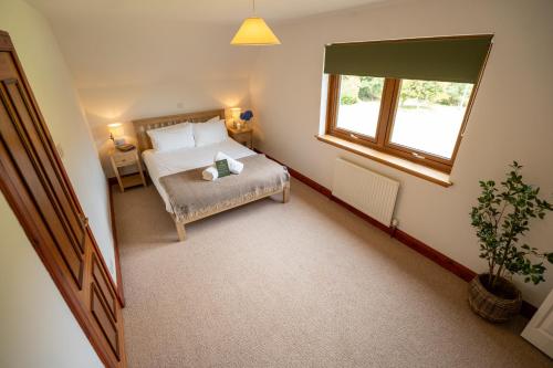 Woodlands House with Hot Tub