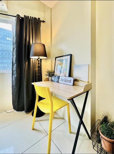 Near MOA Manila Bay Airport via NAIAX Balcony-Pool OR City View Netflix WiFi SHELL Residences