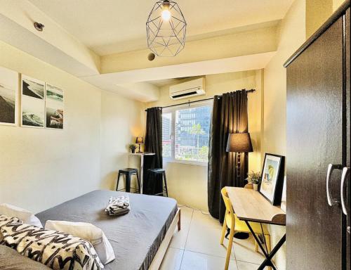 Near MOA Manila Bay Airport via NAIAX Balcony-Pool OR City View Netflix WiFi SHELL Residences