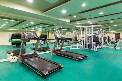 Explore Manila, Trendy 1BR unit in Prime Location