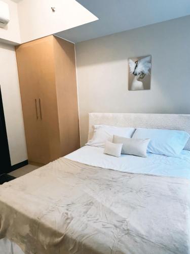Uptown BGC Deluxe Stay