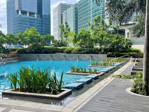 Uptown BGC Deluxe Stay