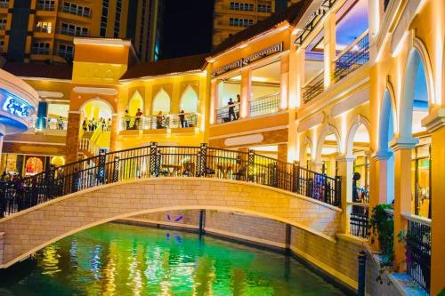 10G Cozy Condo at Park McKinley West near Venice Mall