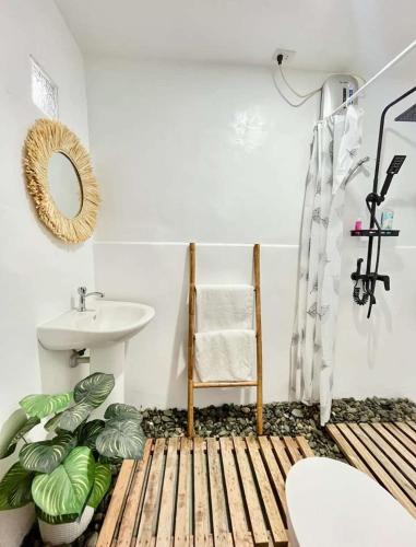 Spacious Studio w AC Central Area near Beach