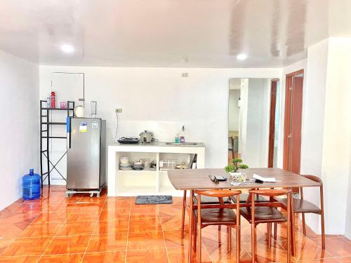 Spacious Studio w AC Central Area near Beach