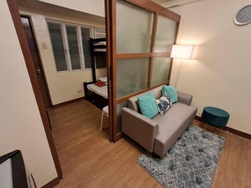 Cozy Home beside mall, MRTBoniEDSA