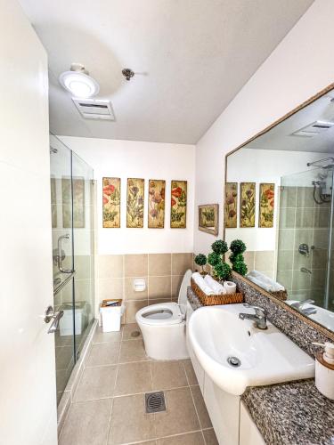 Spacious 1BR with Sunset view at The Celandine